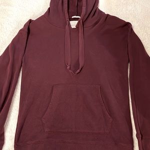 Women’s XS jegging fit American Eagle maroon sweatshirt